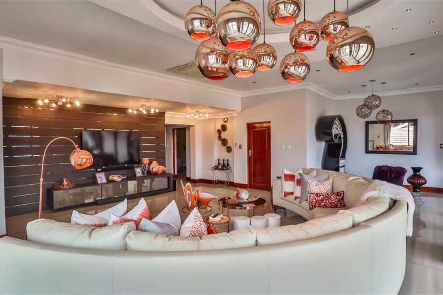 6 Bedroom Property for Sale in Birdwood Estate North West
